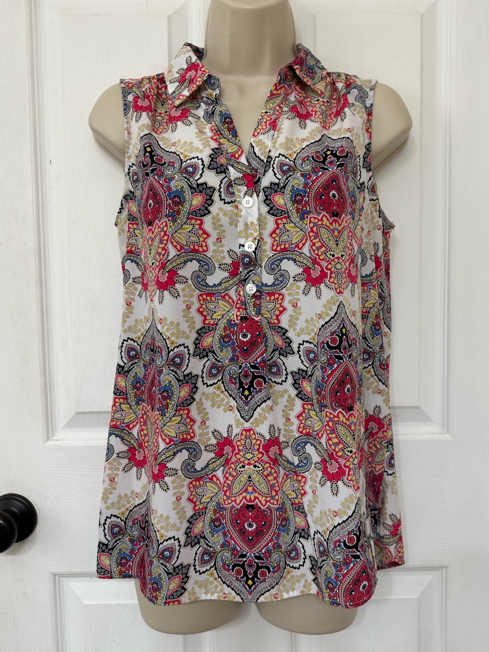 Dana Buchman Paisley Sleeveless Blouse Small Pink Blue Collared Career Top - Picture 2 of 11